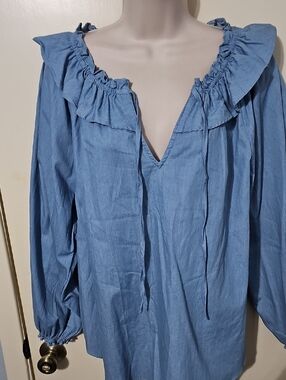 Ruffled V-Neck Chambray Tunic Top - Light Blue